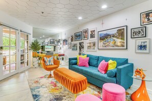 Lobby - Stroll to Dtwn, Pools & Tennis: Palm Springs Condo (Palm Springs)