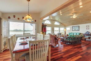 Dining - Dock + Water Access: Charlestown Beach Escape! (Charlestown)