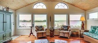 Dock + Water Access: Charlestown Beach Escape!