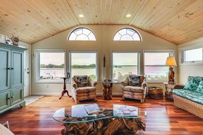 Dock + Water Access: Charlestown Beach Escape!