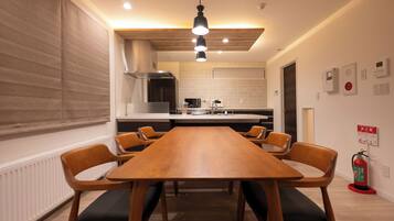 Deluxe Villa, Mountain View | Makan dalam bilik