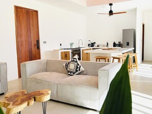 Deluxe Villa | Living area | TV - u paradisu villas (Jambiani)