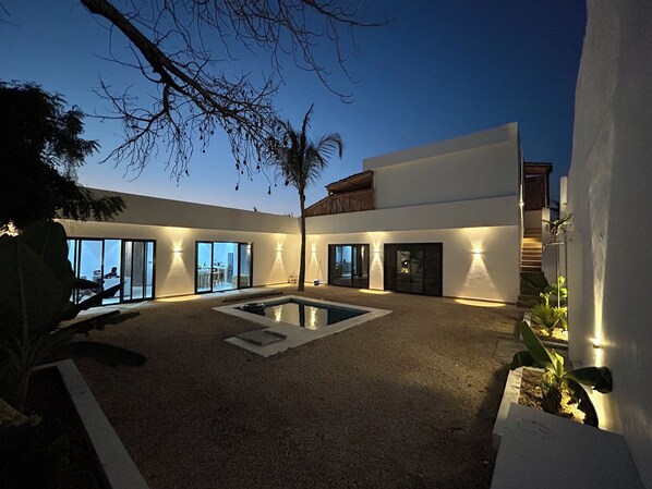 Deluxe Villa | Living area