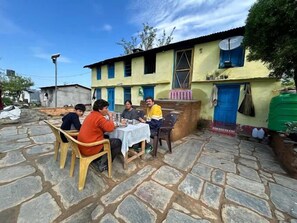 Khu ẩm thực ngoài trời