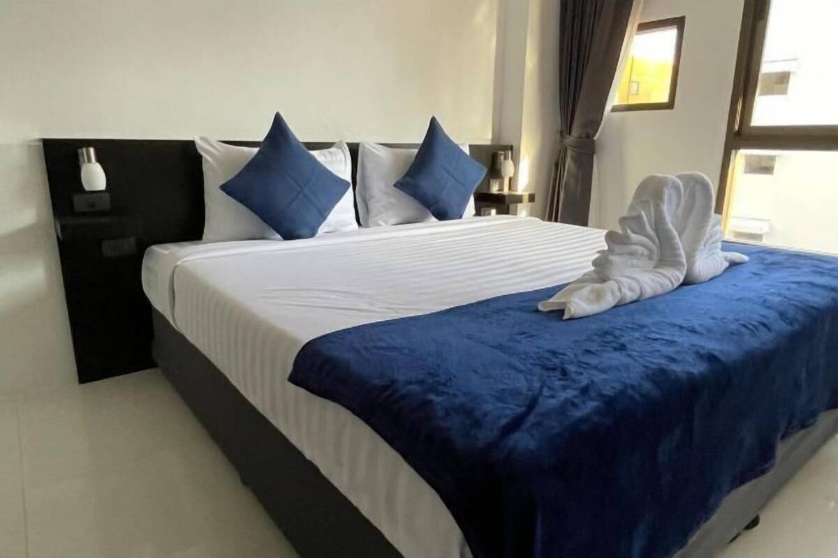 Minibar, bureau, Wi-Fi gratuit, draps fournis