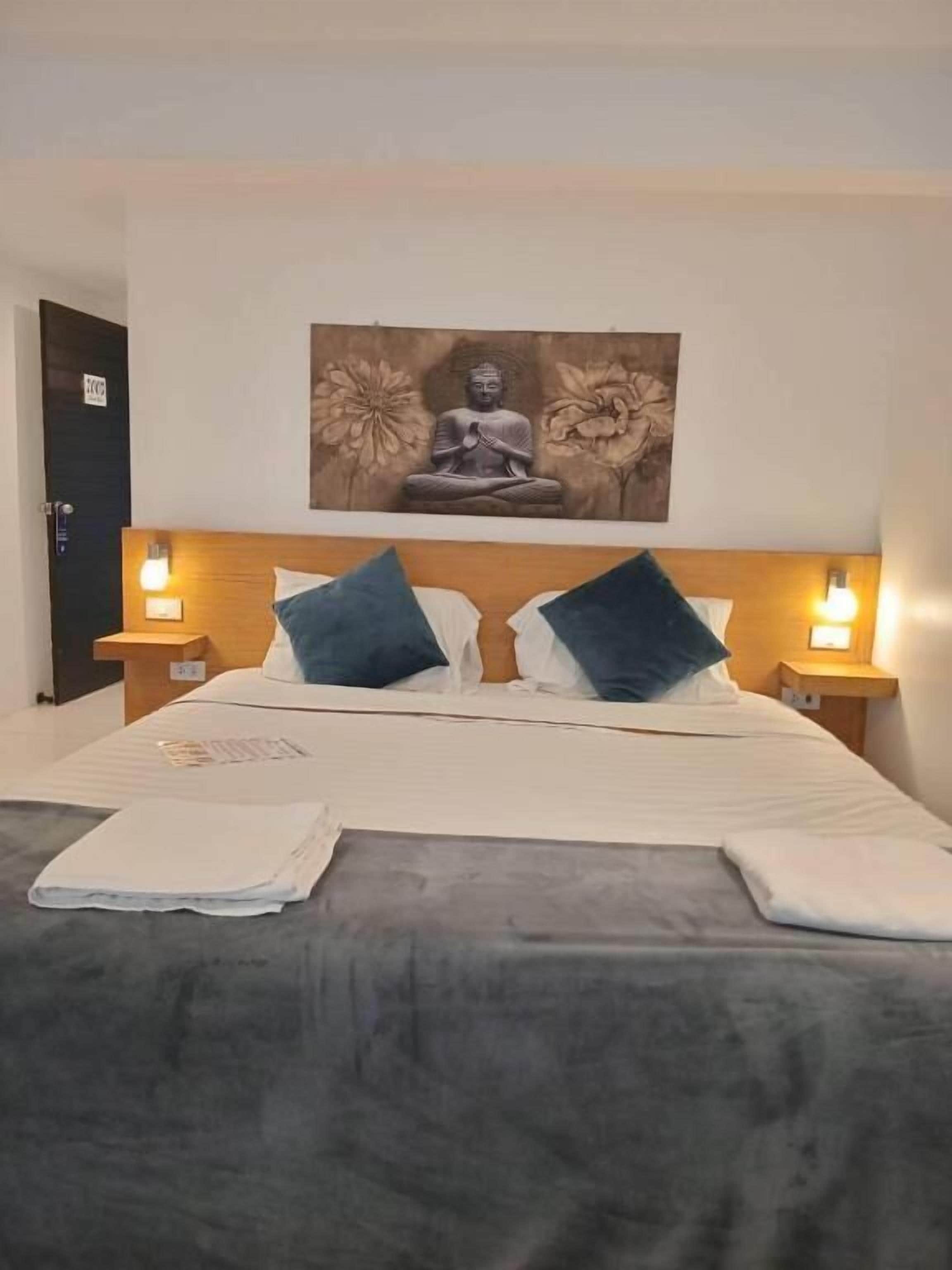 Quarto casal luxo | Frigobar, escrivaninha, Wi-Fi de cortesia, roupa de cama