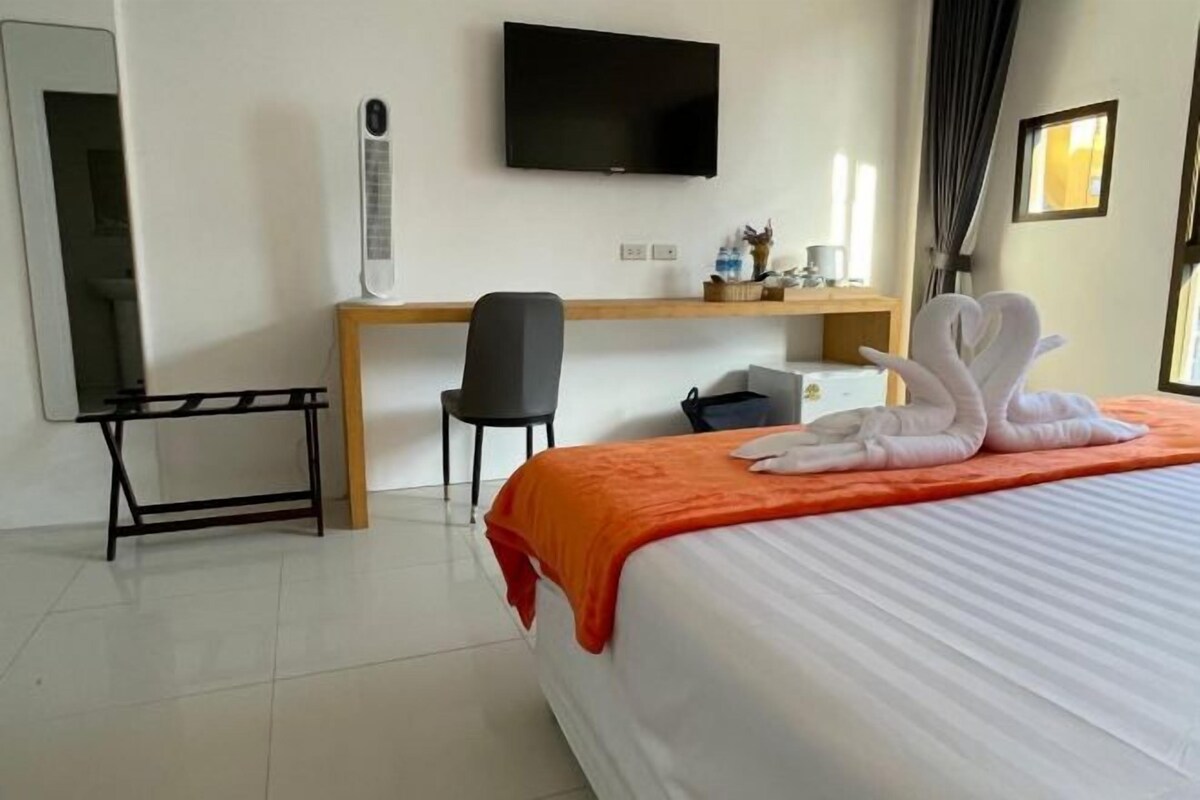 มินิบาร์, โต๊ะทำงาน, Wi-Fi ฟรี, ผ้าปูที่นอน