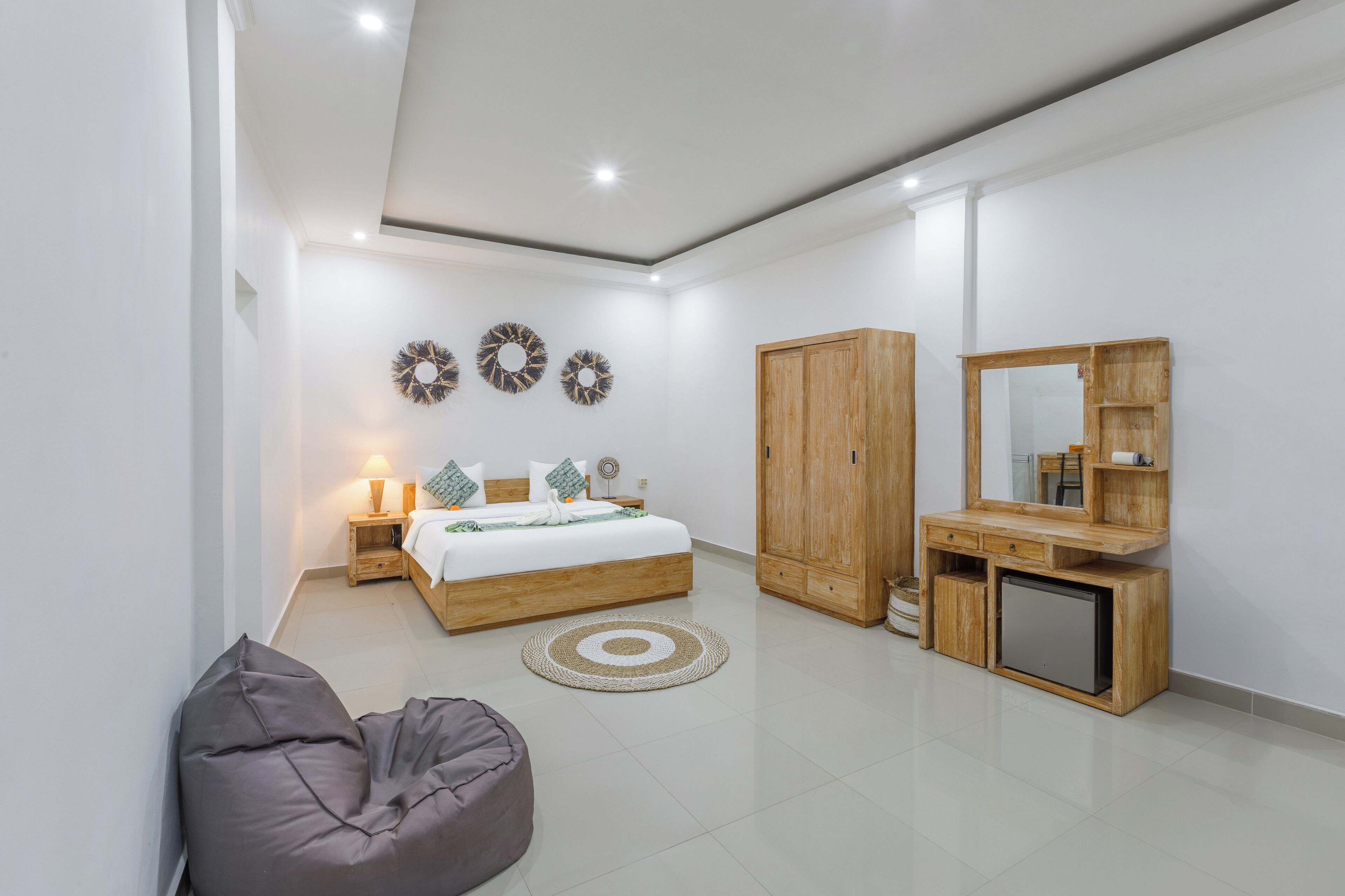 Deluxe-Doppelzimmer, 1 King-Bett, Poolblick | Bettwäsche aus ägyptischer Baumwolle, hochwertige Bettwaren