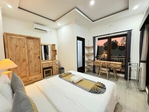 Deluxe Double Room, Balcony | Egyptian cotton sheets, premium bedding, blackout drapes, soundproofing - Hanaka Riverside Ubud  (Ubud)