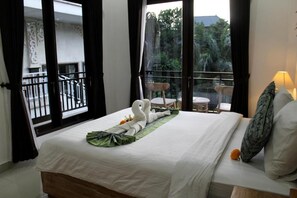 Kamar Double Superior, pemandangan kolam renang | Tirai kedap cahaya, kedap suara, dan Wi-Fi gratis