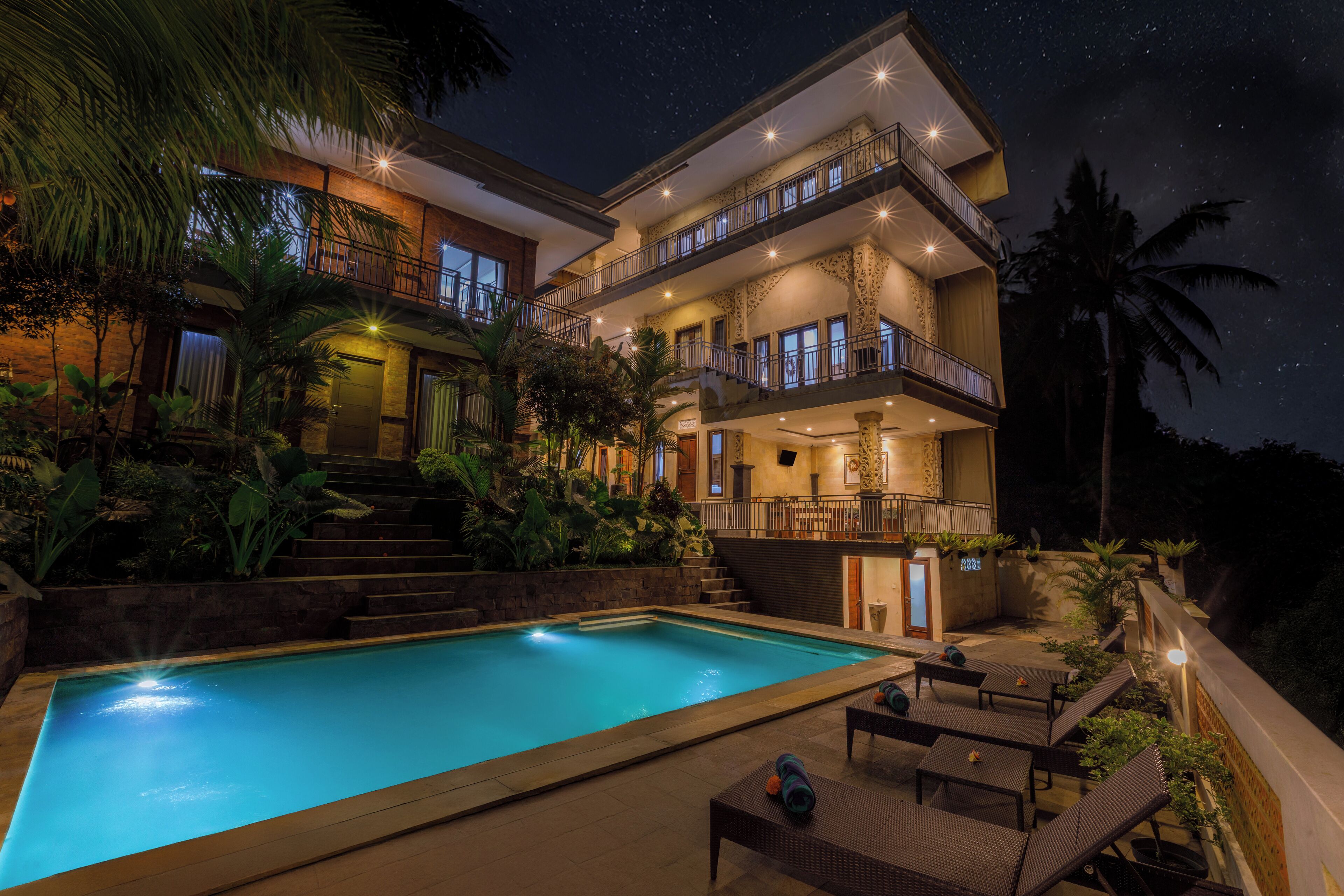 Outdoor pool, sun loungers