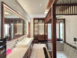Villa, 5 Bedrooms, Balcony, City View | Bathroom