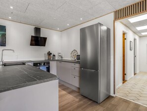 Fridge, microwave, dishwasher, cookware/dishes/utensils