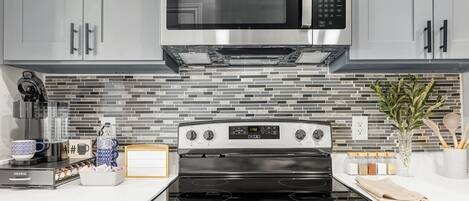 Frigorífic, microones, forn i placa de cuina