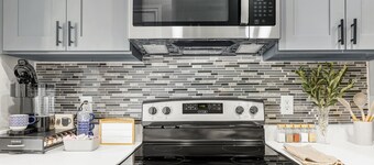 Azalea: Studio Apt, 4 minute walk to A&M