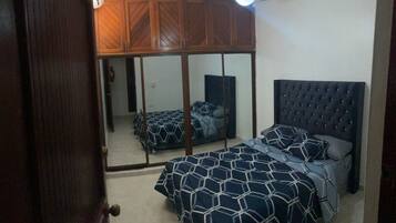 3 slaapkamers, een strijkplank/strijkijzer, wifi, beddengoed