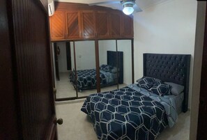 3 chambres, fer et planche à repasser, Wi-Fi, draps fournis