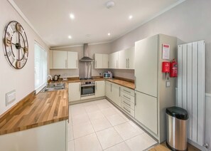 Fridge, oven, stovetop, toaster