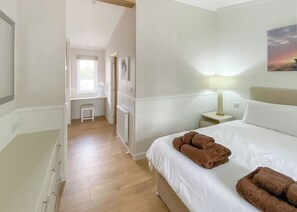 2 bedrooms - Luxurious and bespoke lodge, ideal for a family or a couple’s retreat. (Ashby cum Fenby)