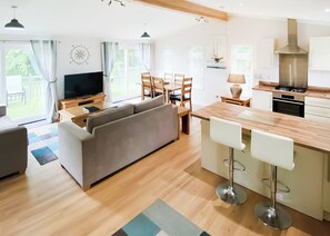 Living area - Luxurious and bespoke lodge, ideal for a family or a couple’s retreat. (Ashby cum Fenby)
