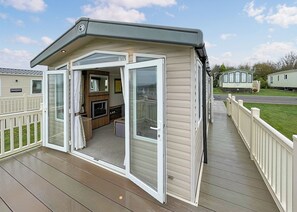 Terrace/patio - Birch 2 Bedroom Pet Friendly (Clynderwen)