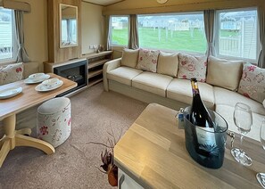 TV - Birch 2 Bedroom Pet Friendly (Clynderwen)