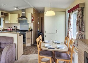Dining - Acorn 3 bedroom Pet Friendly (Clynderwen)