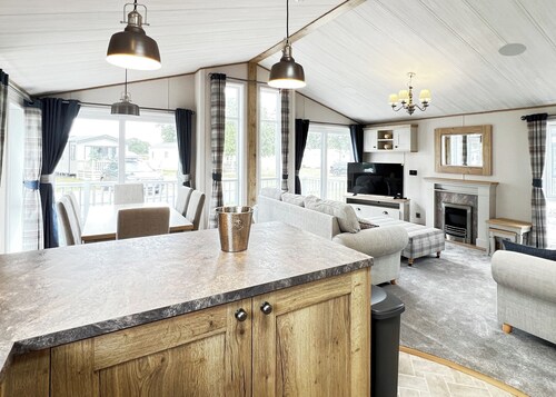 3 bedroom accommodation in Chester