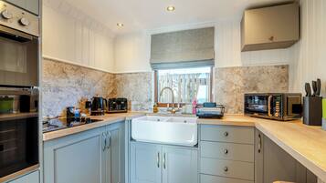 Fridge, oven, stovetop, toaster