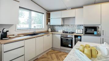 Fridge, oven, stovetop, toaster