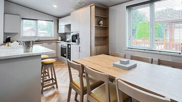 Fridge, oven, stovetop, toaster