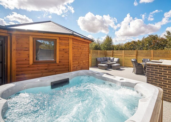 Terrace/patio - 3 bedroom accommodation in Fitling, Nr Hornsea (Fitling, Nr Hornsea)