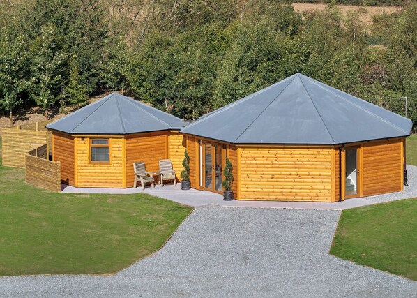 المنشأة من الخارج