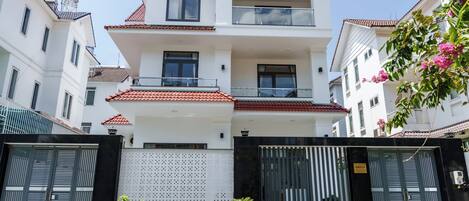 Fachada de la propiedad