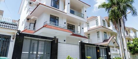 Fachada de la propiedad