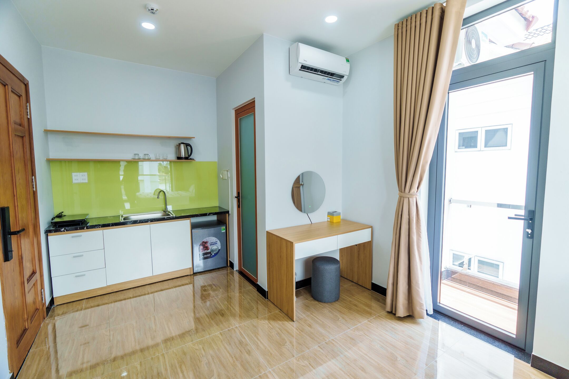 デラックス スタジオ バルコニー | 専用キッチン | 冷蔵庫、コンロ