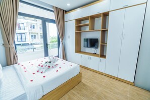 Deluxe Studio | Desk, laptop workspace, blackout drapes, iron/ironing board - HomyPlus Apartment (Binh Thanh)