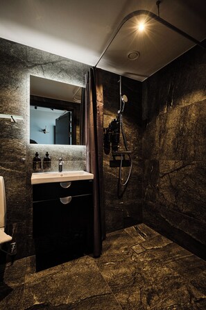Economy Double Room | Bathroom | Slippers - Strandvillan (Ljunghusen)