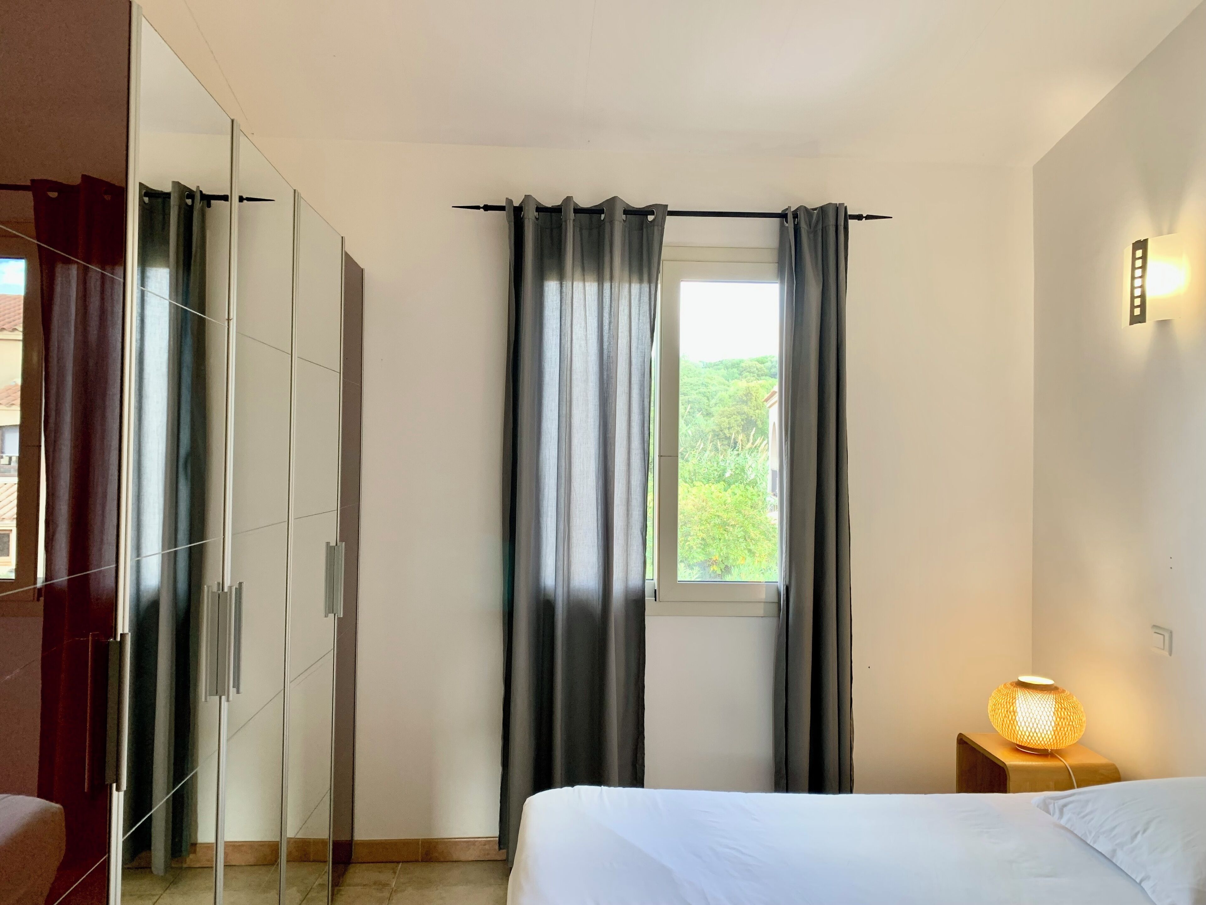 Appartement Confort, 3 chambres, vue jardin, vue mer | Rideaux occultants, fer et planche à repasser, Wi-Fi gratuit