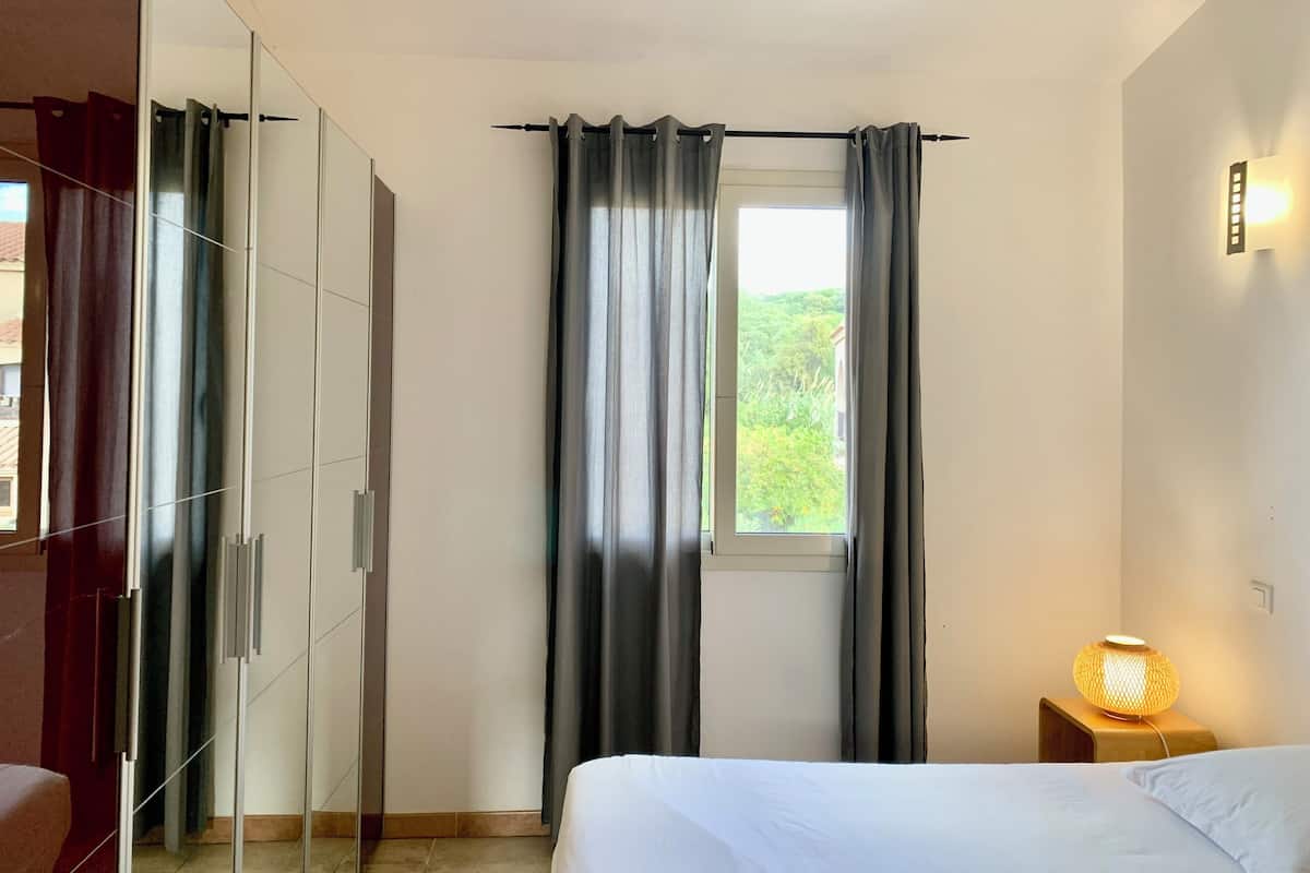 Comfort Apartment, 3 Bedrooms, Garden View, Sea Facing | Blackout drapes, iron/ironing board, free WiFi