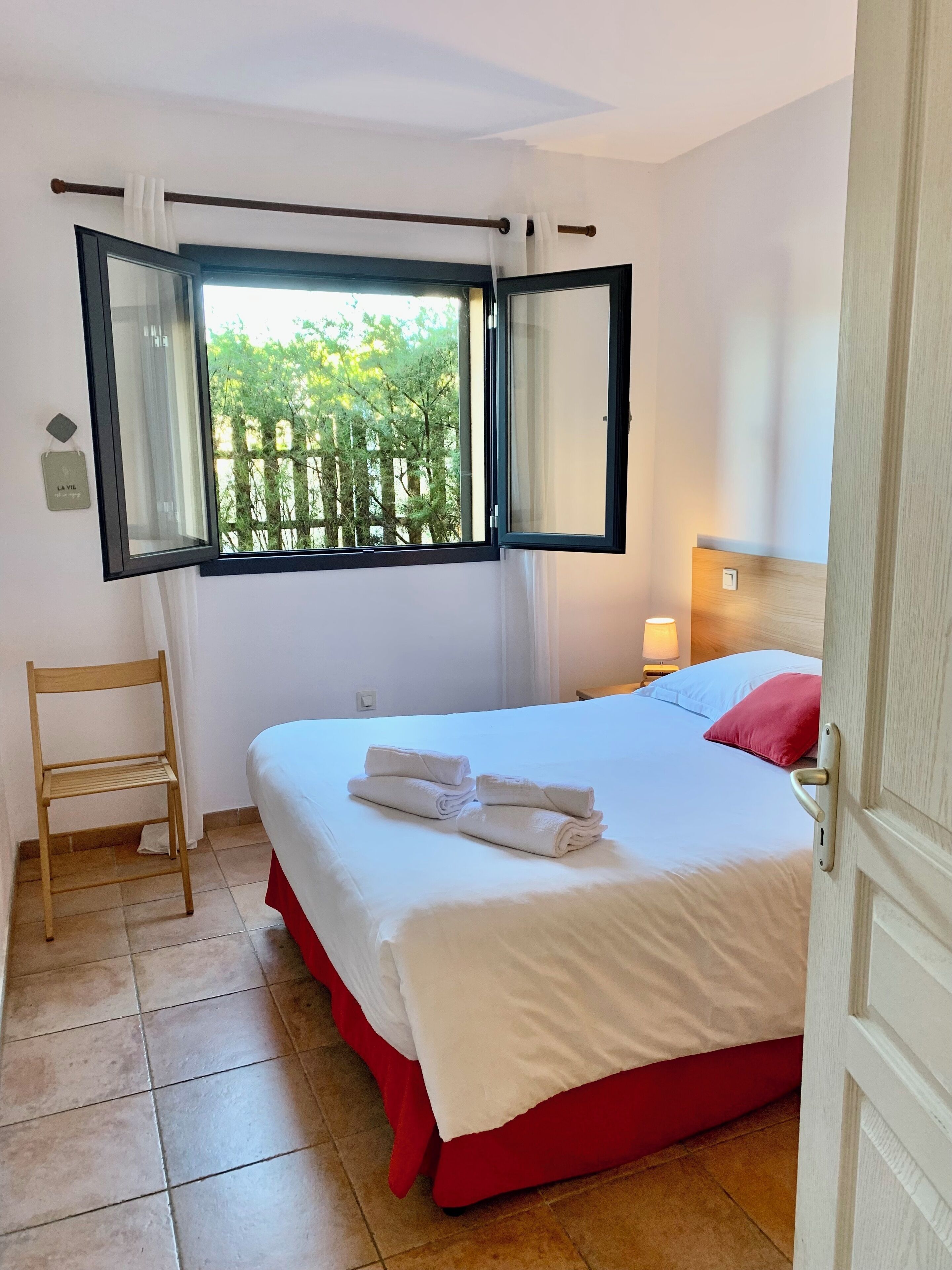 Rideaux occultants, fer et planche à repasser, Wi-Fi gratuit