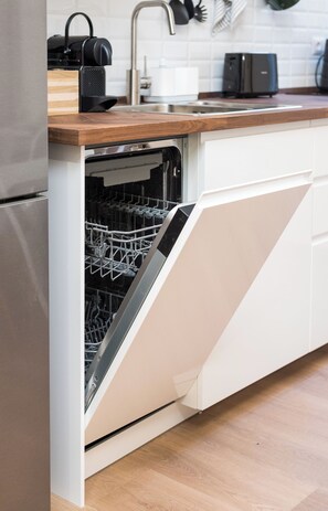 Kühlschrank, Mikrowelle, Geschirrspüler