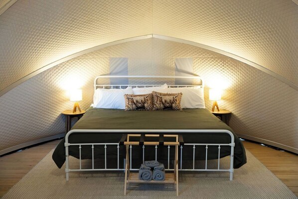 1 bedroom, travel cot, free WiFi, bed sheets