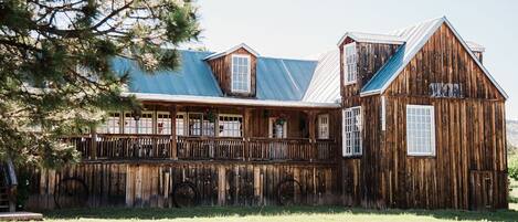 المنشأة من الخارج