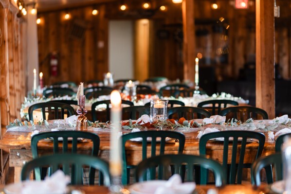 Dining - Cold Nights, Clear Skies - Mountain Escape (Torreon)