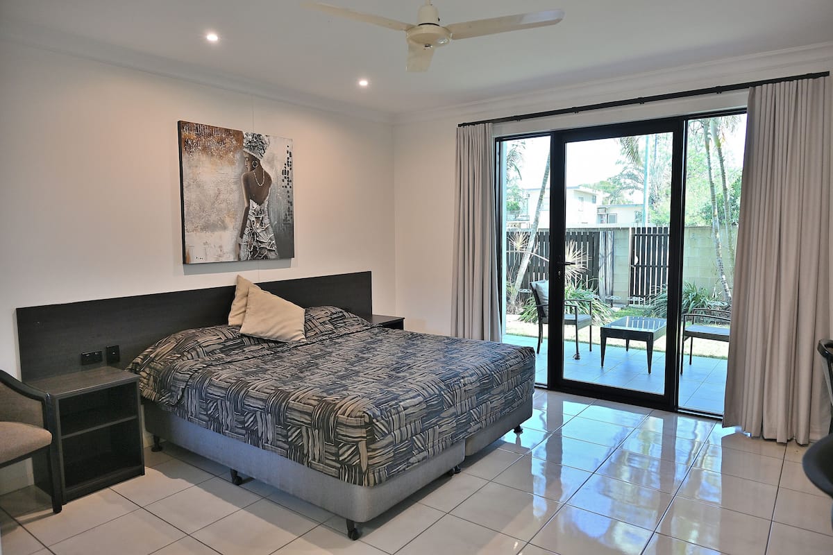 Deluxe Studio, Balcony | Soundproofing, iron/ironing board, free WiFi, wheelchair access