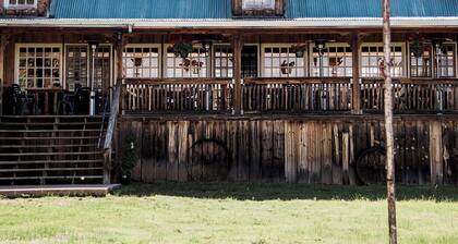 Mountain Views & Family Glamping Retreat