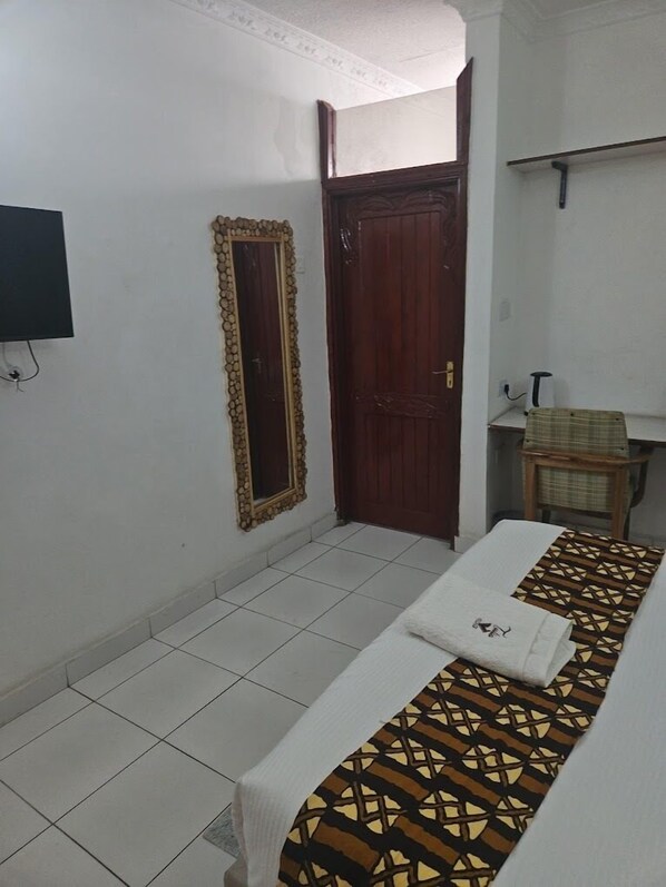 Deluxe Double Room, Garden View | Free WiFi, bed sheets