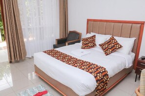 Habitació doble Deluxe, vistes al jardí | Wifi gratuïta i roba de llit 