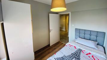 3 habitaciones, tabla de planchar con plancha y wifi